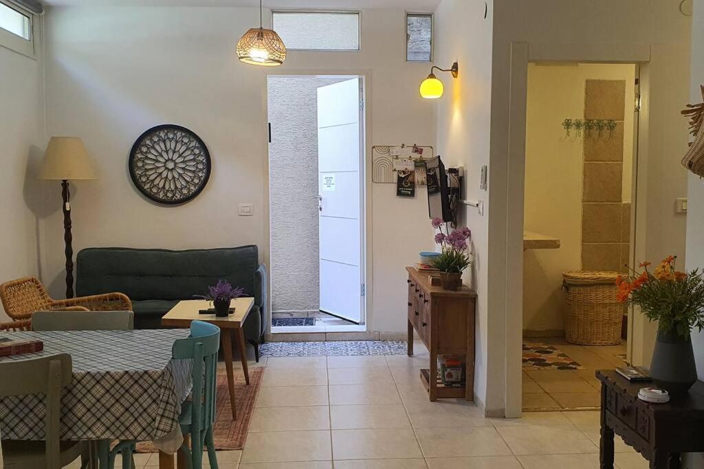 נקודת חן Apartment Shadmot Devora Exterior photo