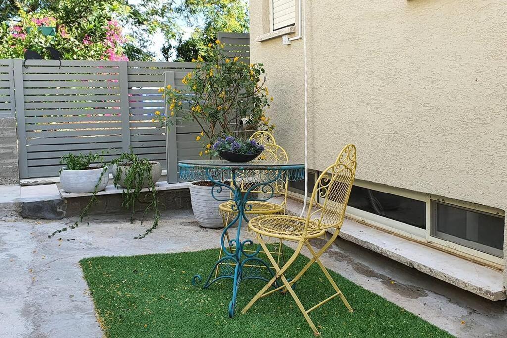 נקודת חן Apartment Shadmot Devora Exterior photo